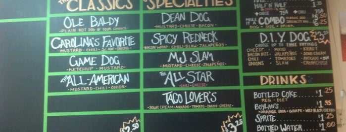 Hot Dogs & Brew is one of Tempat yang Disimpan James.