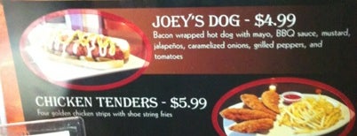Joey's Smokin BBQ is one of John'un Kaydettiği Mekanlar.