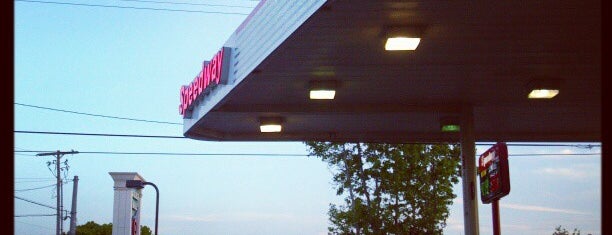 Speedway is one of Lindsay’s Liked Places.