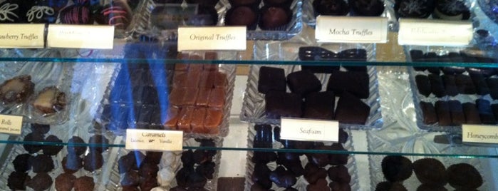 Boehm's Chocolates is one of Locais curtidos por Scott.