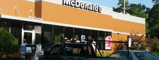 McDonald's is one of Orte, die Lizzie gefallen.