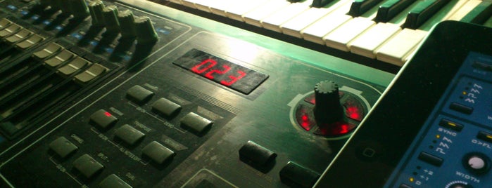 Cymatics studio is one of MarkoFaca™🇷🇸'ın Beğendiği Mekanlar.