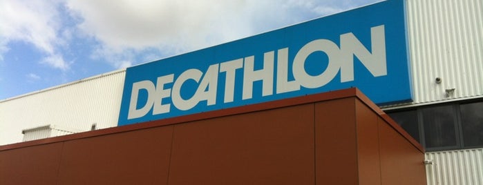 Decathlon is one of Locais curtidos por Martin.
