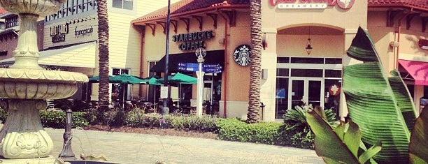 Starbucks is one of Orte, die Wes gefallen.