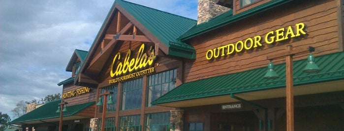 Cabela's is one of Christineさんのお気に入りスポット.