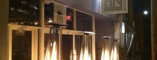 Fin Restaurant & Raw Bar is one of Tempat yang Disimpan Lizzie.