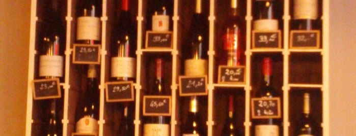 L'Ours Bar is one of Tempat yang Disukai Paris by wine.