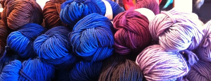 Knitter's Palette is one of LYS in the Twin Cities.