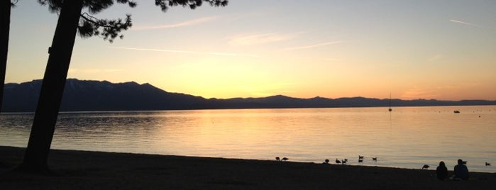 Tahoe Beach Retreat & Lodge is one of Caroline'nin Beğendiği Mekanlar.