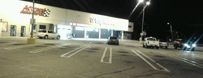 Walgreens is one of Orte, die Analu gefallen.