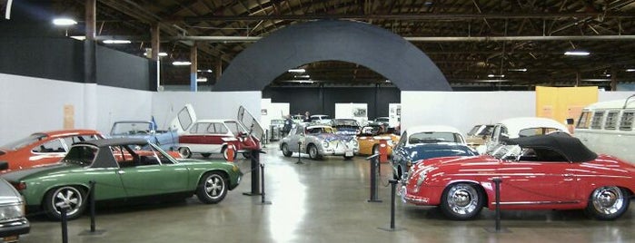 California Auto Museum is one of Oksanaさんの保存済みスポット.