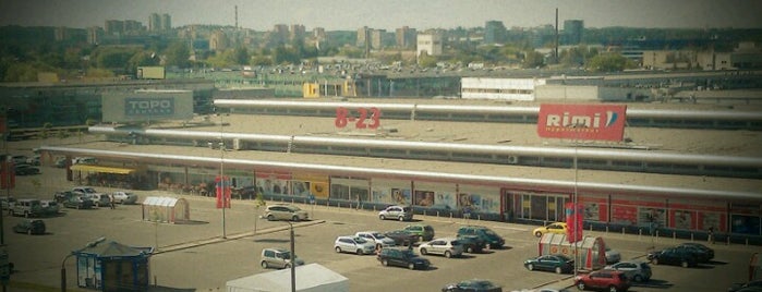 RIMI Hypermarket is one of Locais curtidos por Eddie.
