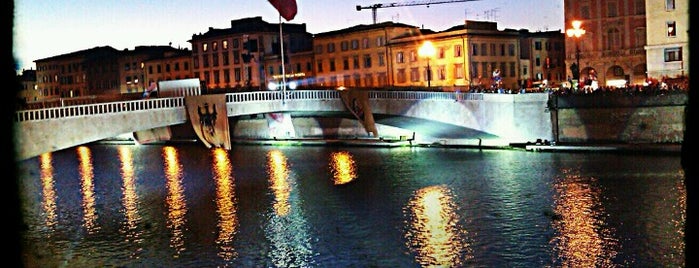 Ponte di Mezzo is one of Orte, die Massimo gefallen.