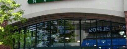 Whole Foods Market is one of Lugares guardados de Paul.