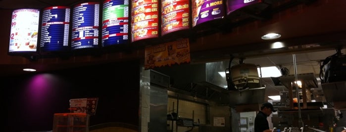 Taco Bell is one of Jennifer 님이 좋아한 장소.