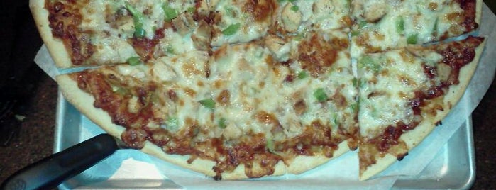 Encore Pizza Co. is one of Locais salvos de Jennifer.