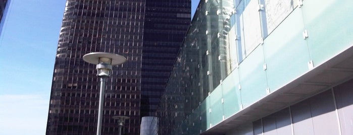 Tour Franklin is one of La Défense.
