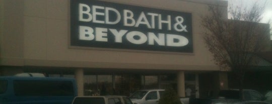 Bed Bath & Beyond is one of Locais curtidos por Emily.