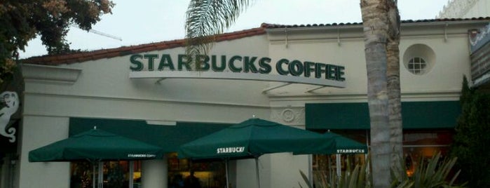 Starbucks is one of Locais curtidos por Noura A.