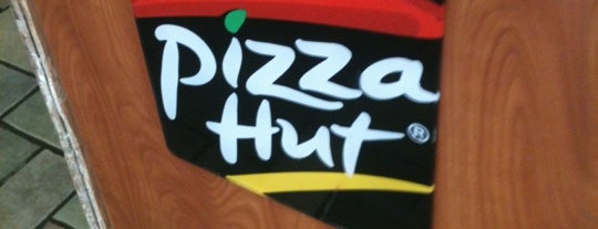 Pizza Hut is one of Lugares favoritos de Seele.
