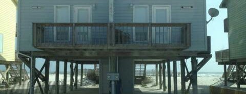 Comfort Breeze Beach House is one of Lugares favoritos de Justin.