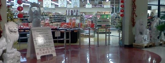 Fubonn Supermarket is one of สถานที่ที่ Leigh ถูกใจ.
