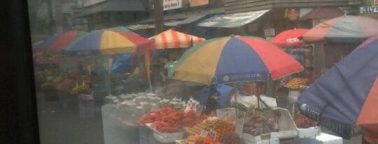 Alabang Public Market is one of สถานที่ที่ Topo ถูกใจ.