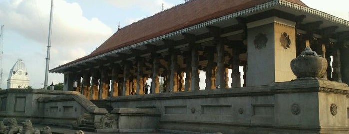 Independence Square is one of The absolute best in Colombo.