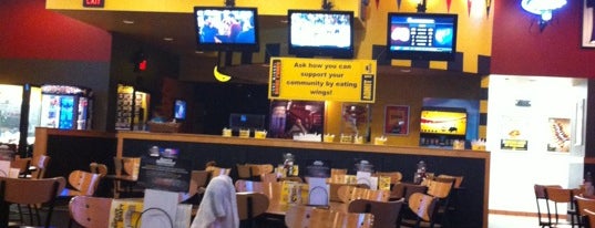 Buffalo Wild Wings is one of Lieux qui ont plu à Miranda.