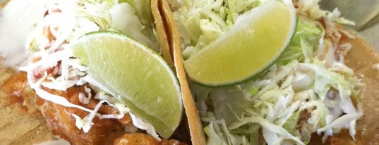 Fins Mexican Eatery is one of สถานที่ที่บันทึกไว้ของ Briana.