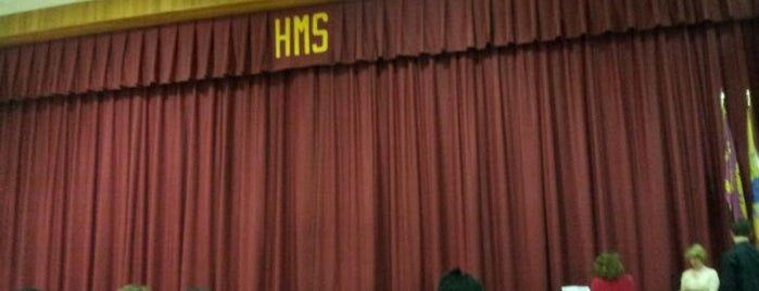 Hillsborough Middle School is one of Lugares favoritos de Joe.