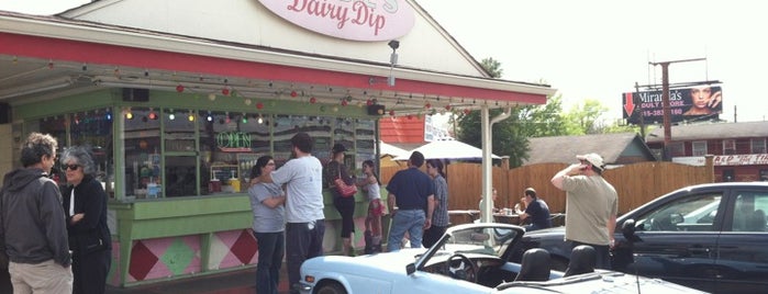 Bobbie's Dairy Dip is one of สถานที่ที่บันทึกไว้ของ Lauren.