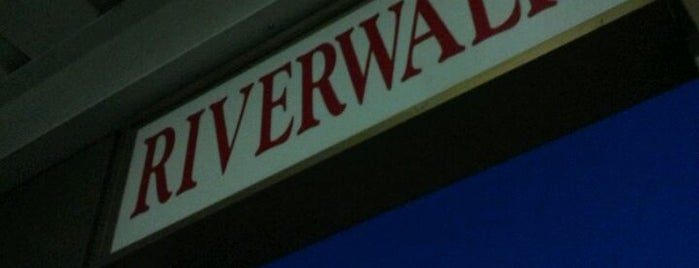 Riverwalk is one of Tempat yang Disukai Valerie.