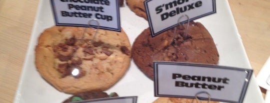 Insomnia Cookies is one of Jaredさんのお気に入りスポット.