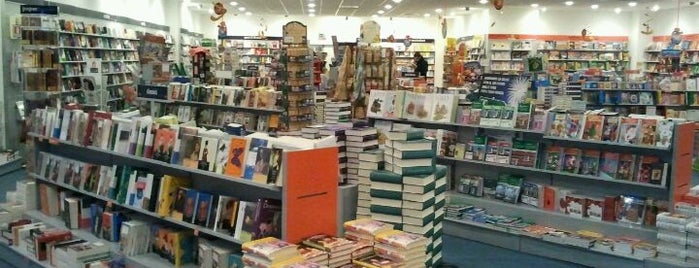 Libreria Giunti is one of Varie.