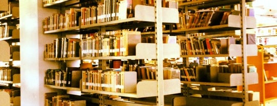 Biblioteca Central UCN is one of Posti che sono piaciuti a Luis.