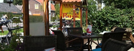 Café de Hazeburg is one of Lugares favoritos de Petri.