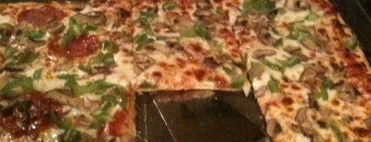 Parkwood Inn is one of Pizza.