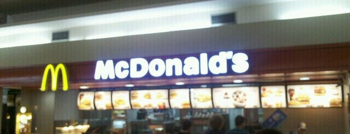McDonald's is one of mis lugares.