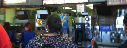 McDonald's is one of Tempat yang Disimpan Deborah.