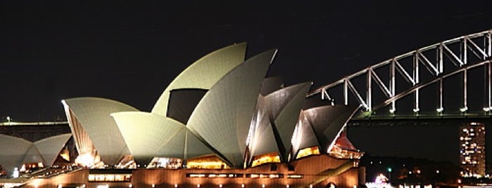 Сиднейский оперный театр is one of Great Spots Around the World.