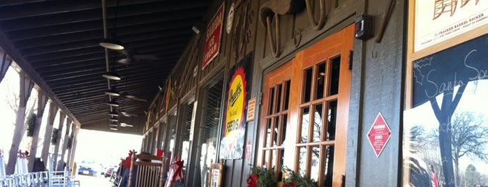 Cracker Barrel Old Country Store is one of Tempat yang Disukai Rachael.