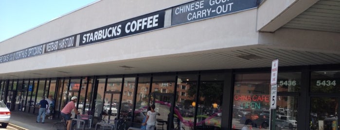 Starbucks is one of Orte, die Ian gefallen.