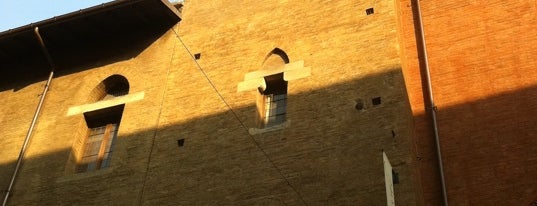 Torre dei Carrari is one of Torri di Bologna.