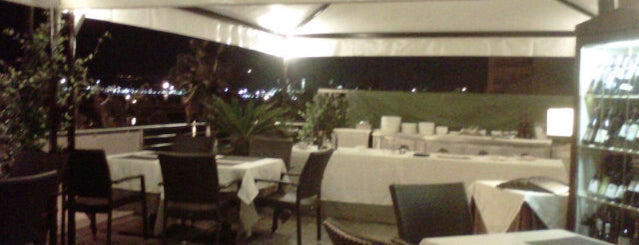 Hotel La Bussola is one of Posti che sono piaciuti a Deniz.