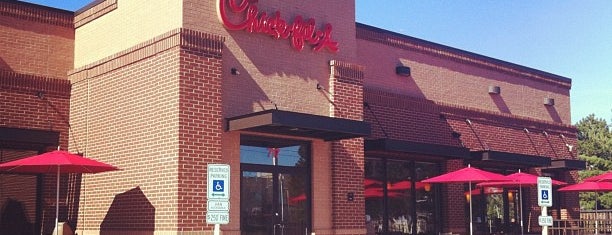 Chick-fil-A is one of Lugares favoritos de Suwat.