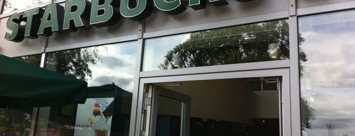 Starbucks is one of Locais curtidos por Rebecca.