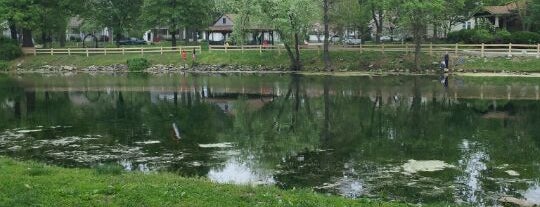 Leclaire Park is one of Michael’s Liked Places.