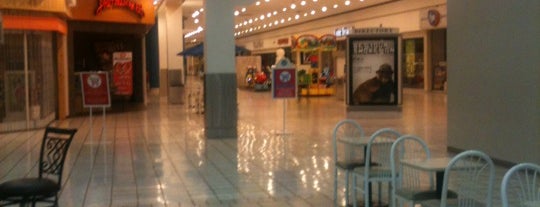 Bassett Place Mall is one of Orte, die Mary Hobb gefallen.