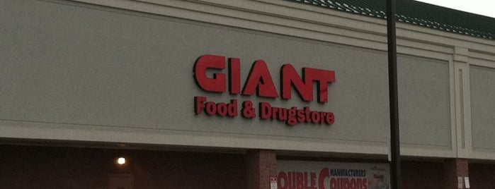 Giant Food Store is one of Lugares favoritos de Matt.